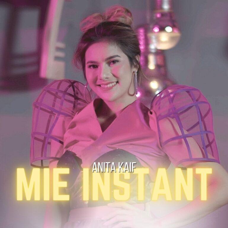 Anita Kaif - Mie Instant