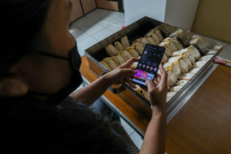 Perjuangan Bayar Utang Pedagang Tahu