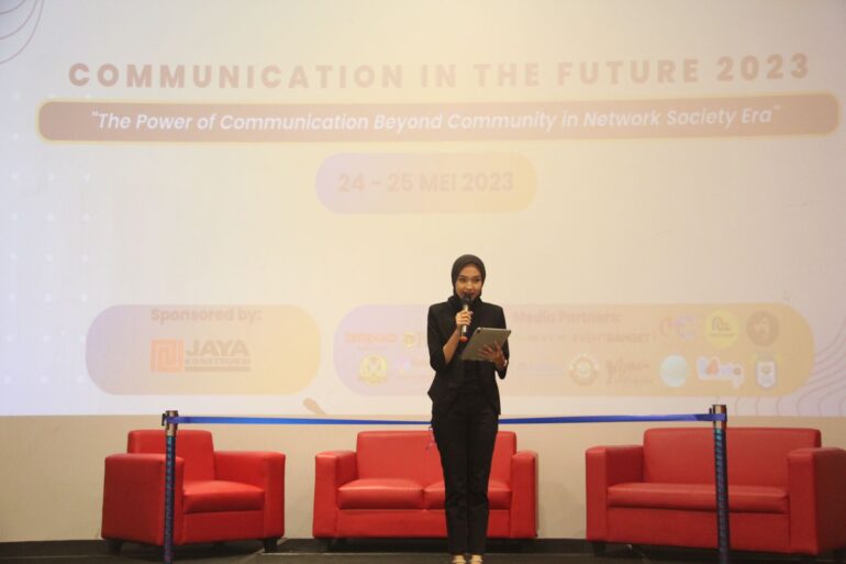 Pembukaan Opening Ceremony oleh MC Zalfa Nadhifah