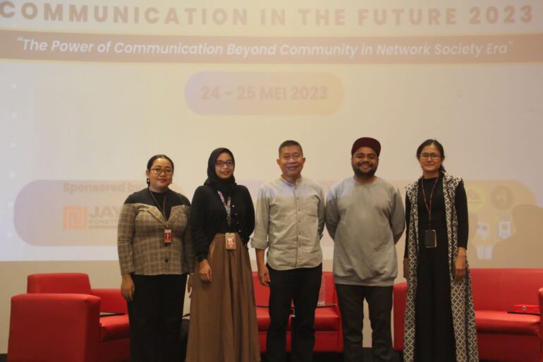 Foto bersama dengan pembicara dan moderator seminar day-1 CORE UPJ 2023.