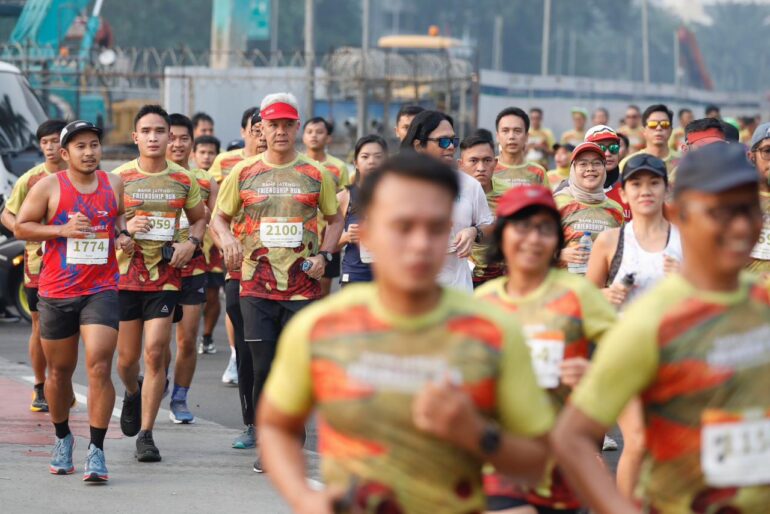 Lari Bareng Ganjar di Bank Jateng Friendship Run 2023