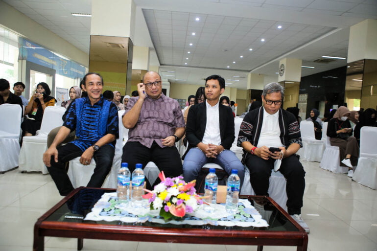 Pelatihan Presenter TV dan Radio