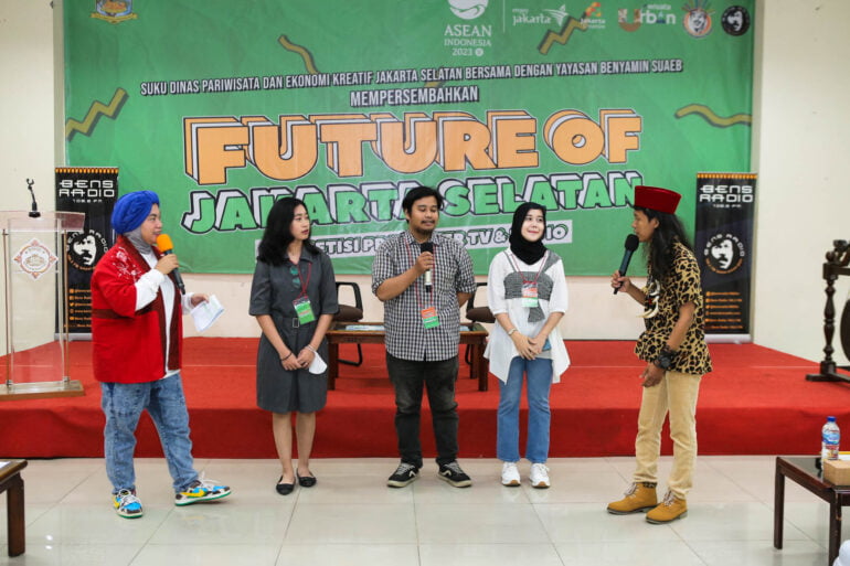 bermain games bersama dengan peserta