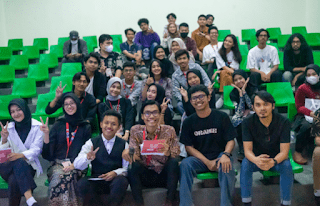 Foto Bersama setelah Sesi Talkshow(Sumber Foto: Milik Kejar Mimpi Bekasi, Juli 2023)