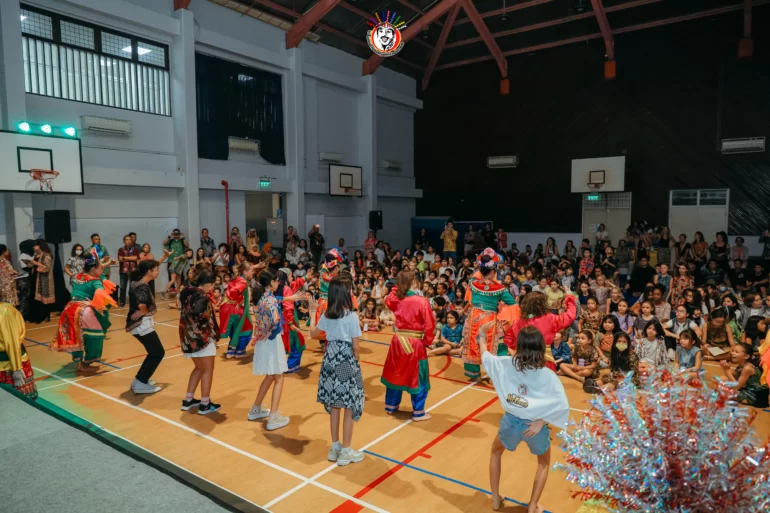 Penampilan Tari Betawi Tari Sirih Kuning oleh murid-murid Life School Jakarta