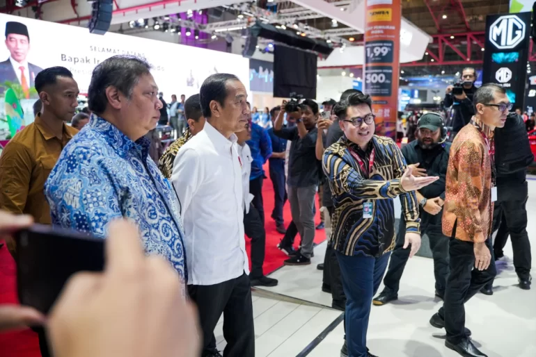 Presiden Joko Widodo di booth MG IIMS 2024