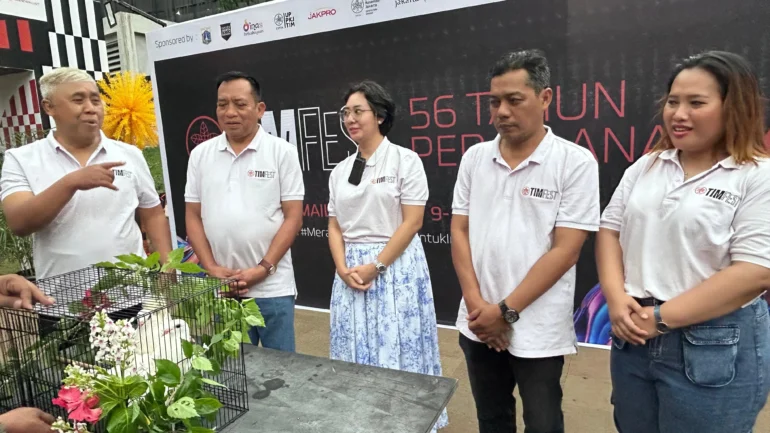 acara ditutup dengan pelepasan burung dara