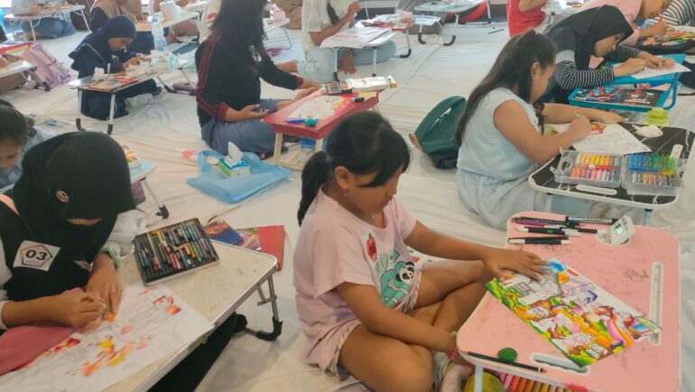 Suasana-Lomba-Mewarnai-Waktu-Indonesia-Semarak-di-Vasaka-Hotel-Jakarta-2025-penuh-keceriaan-anak-anak