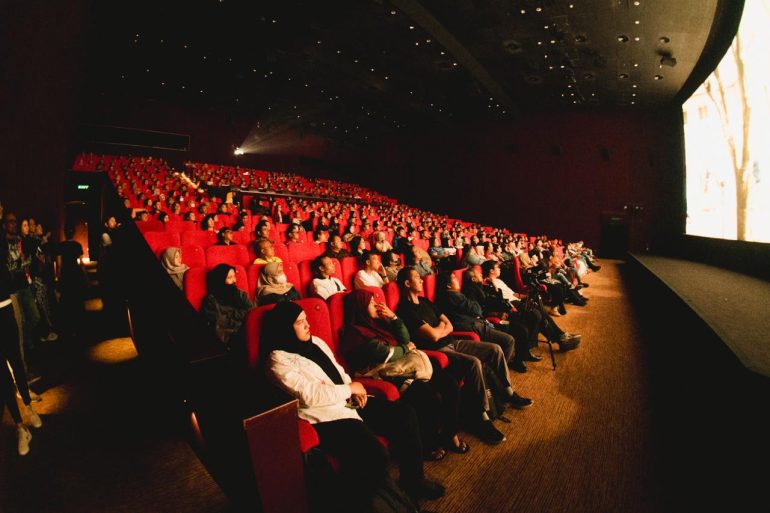 Tіkеt-ѕресіаl-ѕсrееnіng-film-AGAK-LAEN-Mеnуаlа-Pаntіku-раdа-15-16-November-pun-tеrjuаl-habis