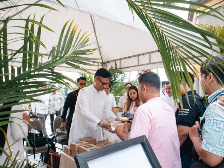 Buka puasa bersama dalam kegiatan Ascott Takes Part Ramadan