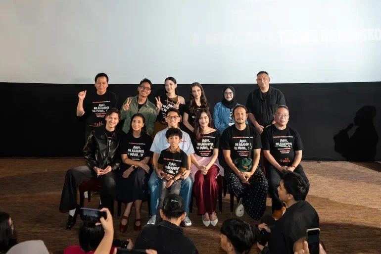 Mawar de Jongh dan Rey Bong di film Ayah Ini Arahnya Ke Mana Ya