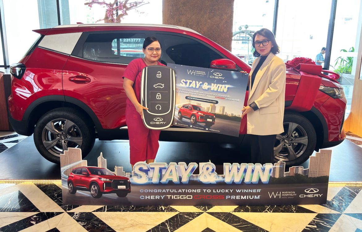 Waringin Hospitality serahkan hadiah mobil Chery Tiggo Cross Premium kepada pemenang Stay & Win