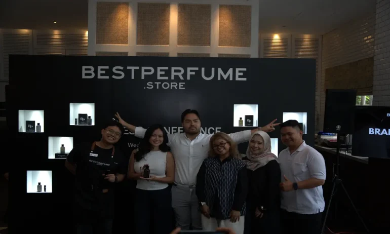 Tim BestPerfume.Store saat peluncuran resmi di Indonesia dalam acara press conference