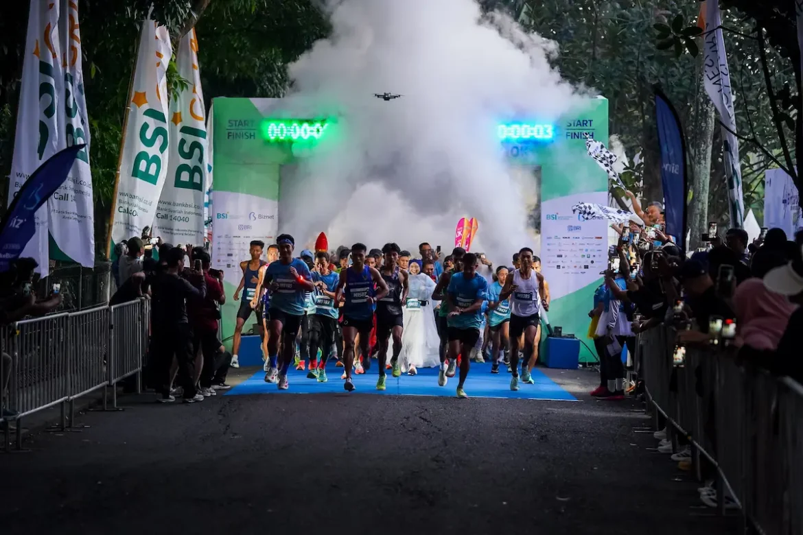 Peserta Bintaro Jaya 10K Run for Education 2026 dalam rangka HUT ke-47 Bintaro Jaya yang berhasil menghimpun donasi pendidikan lebih dari Rp245 juta.