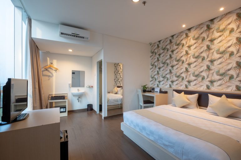 Kamar hotel jaringan Waringin Hospitality Hotel Group yang menawarkan promo Magical Staycation dengan diskon hotel dan tiket Ancol.
