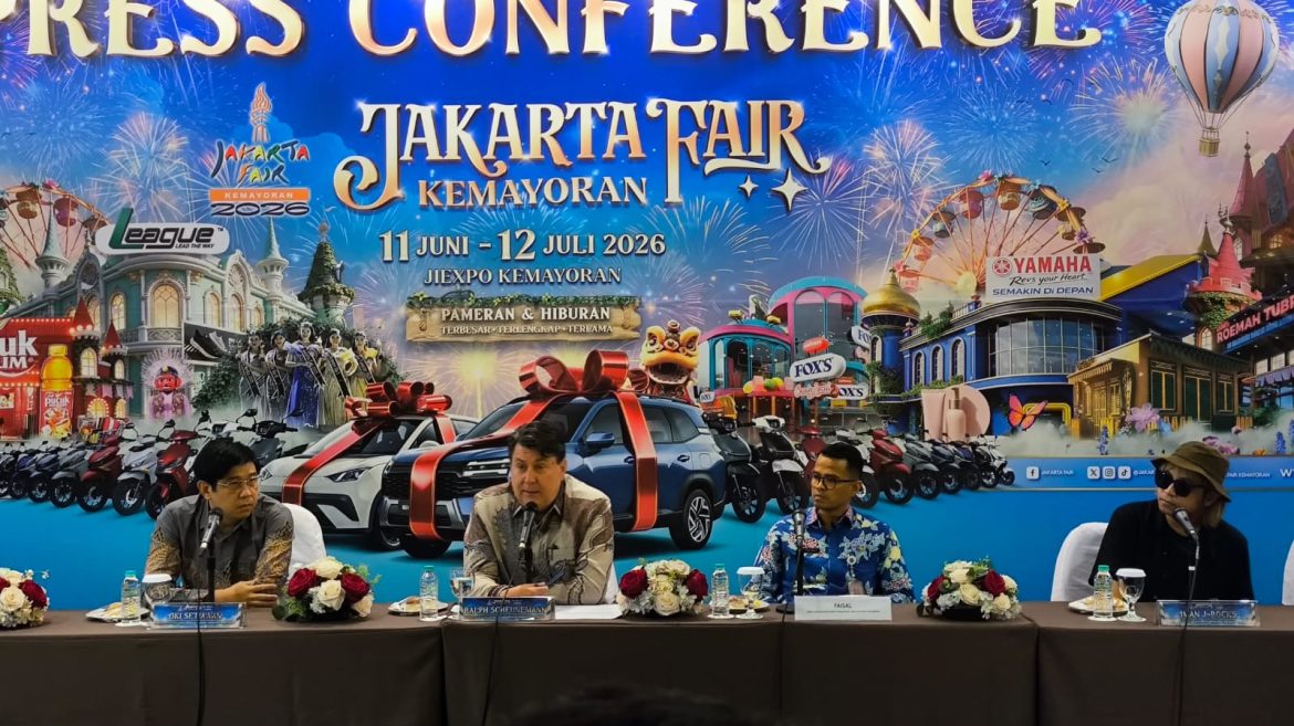 Press conference Jakarta Fair Kemayoran 2026 di JIEXPO Kemayoran dengan latar promosi pameran dan hiburan terbesar di Asia Tenggara.