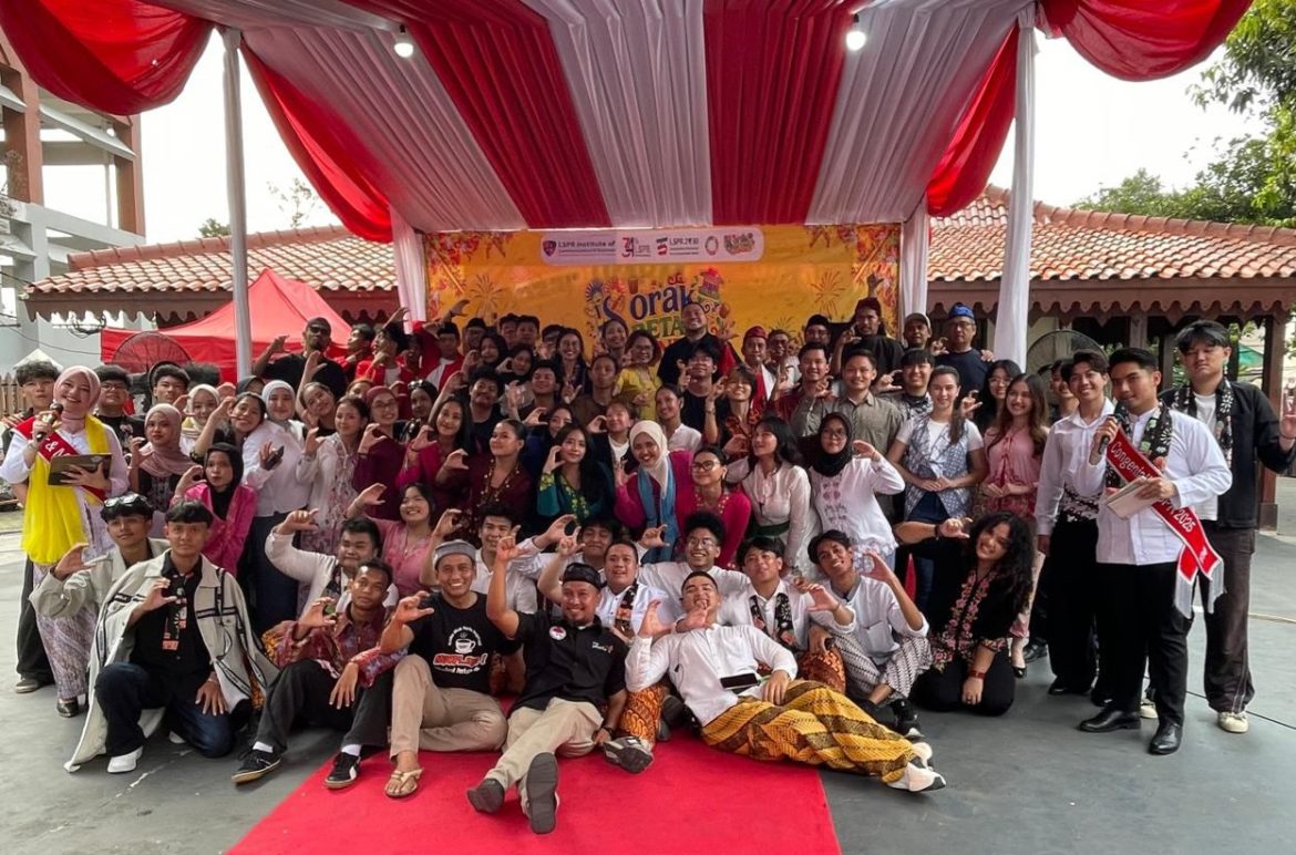 Penampilan Palang Pintu dan Tari Betawi dalam Festival Budaya Sorak Betawi Condet 2026 di Jakarta Timur