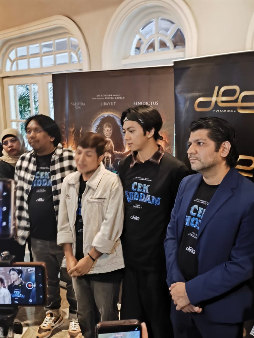 Jirayut dalam Film Cek Khodam produksi Dee Company yang tayang 16 Juli 2026.