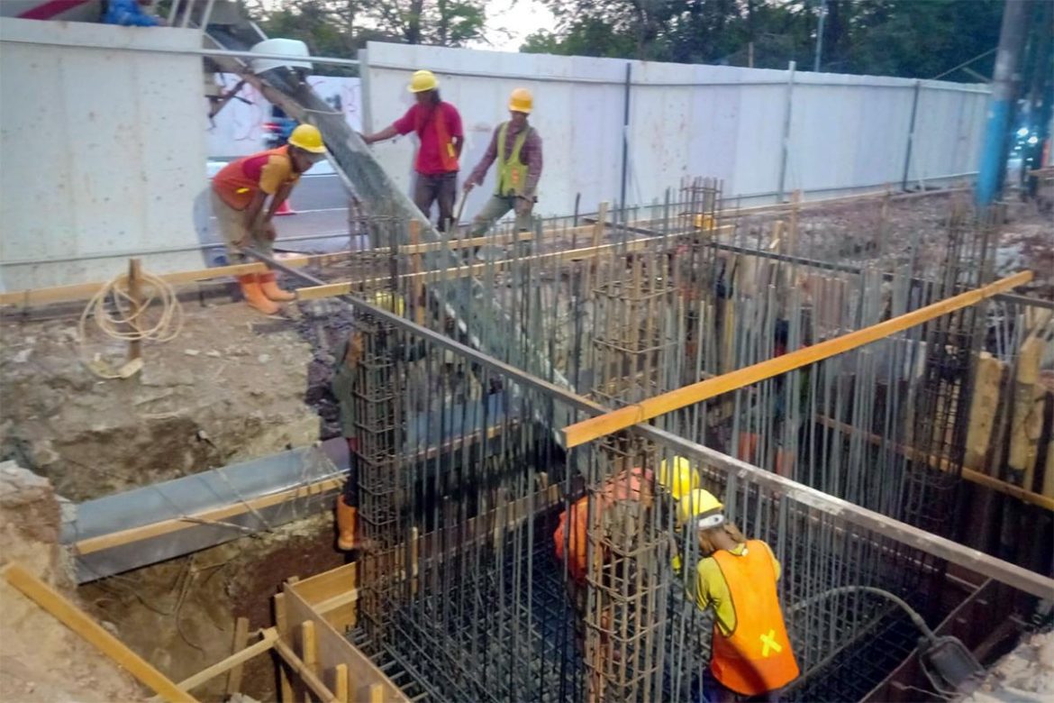 JPO GOR Ciracas di Jakarta Timur dilengkapi lift, CCTV, dan desain budaya Betawi untuk meningkatkan keamanan serta aksesibilitas masyarakat.
