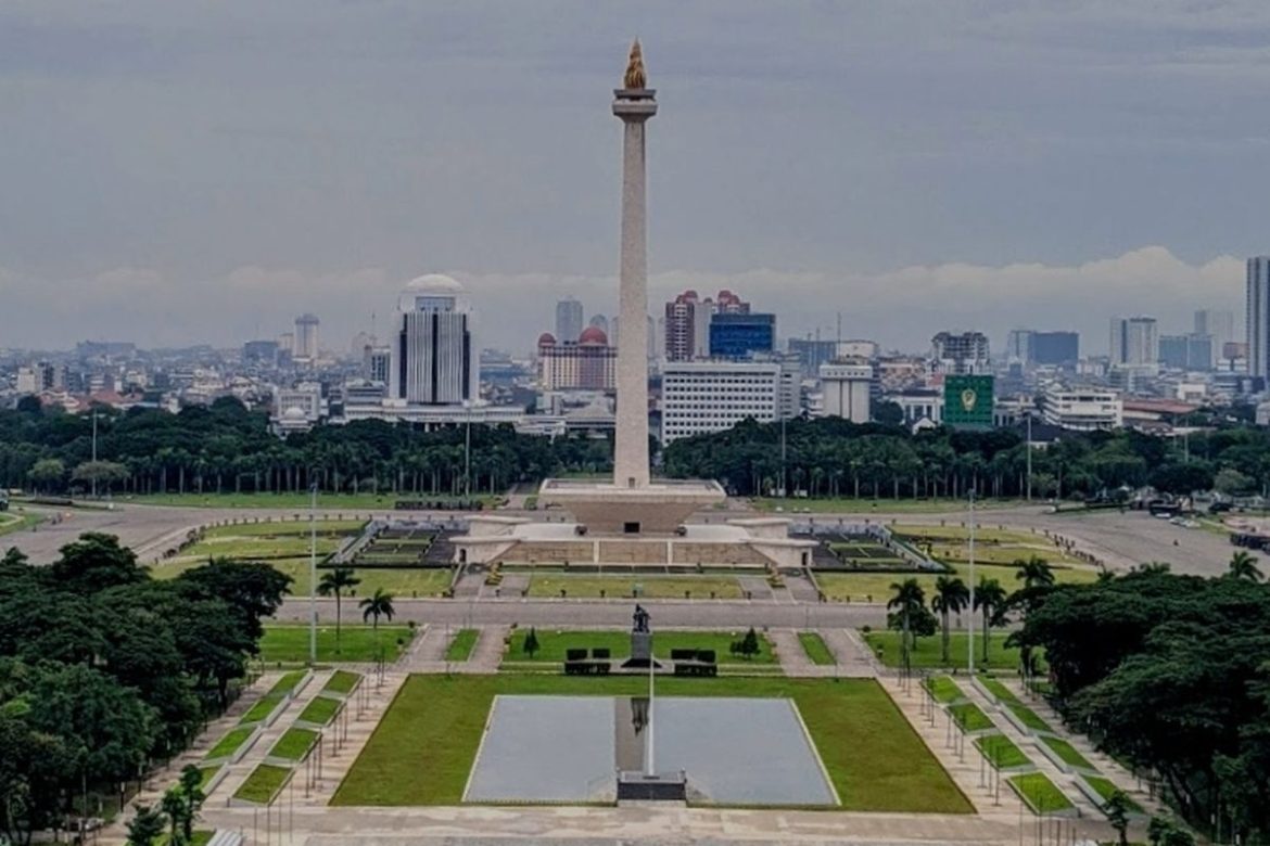 Lidah Api Kemerdekaan berlapis emas di puncak Monumen Nasional Jakarta.