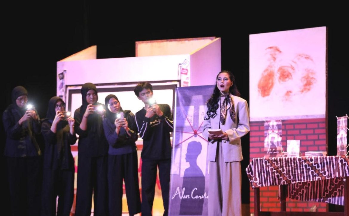 Festival Teater Pelajar Jakarta Selatan 2026 di GOR Bulungan diikuti 16 grup dari SMA sederajat.