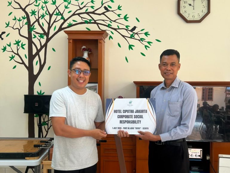 Kegiatan Corporate Social Responsibility Hotel Ciputra Jakarta di Wisma Berea Kedoya.