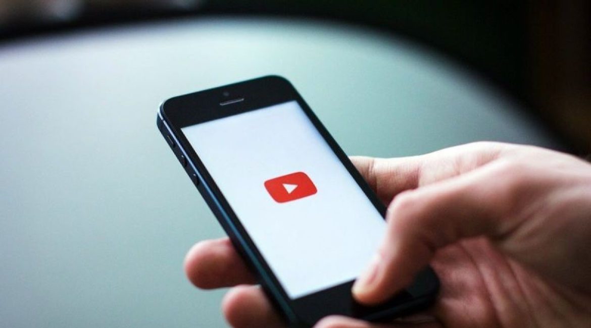 Logo YouTube sebagai ilustrasi pembaruan aturan monetisasi YouTube Partner Program terhadap konten AI.