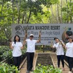 Hotel Ciputra Jakarta tanam 33 mangrove di TWA Angke Kapuk