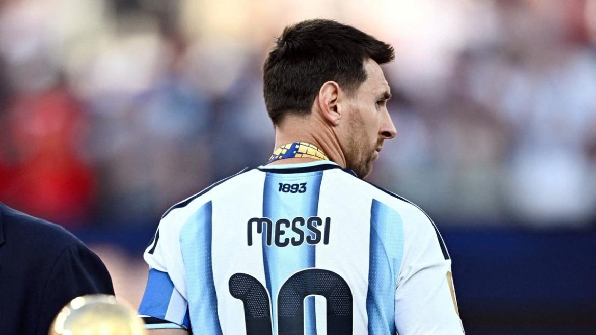 Lionel Messi resmi pensiun dari Timnas Argentina setelah lebih dari 20 tahun membela negaranya