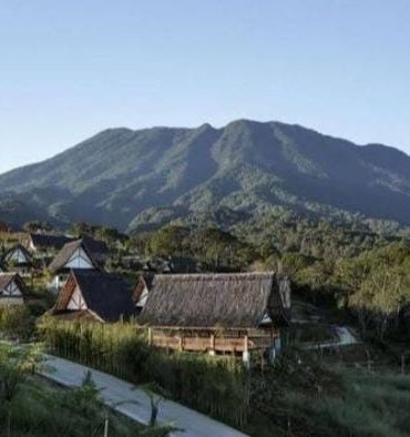 EIGER Nature dengan latar pegunungan dan kawasan hijau