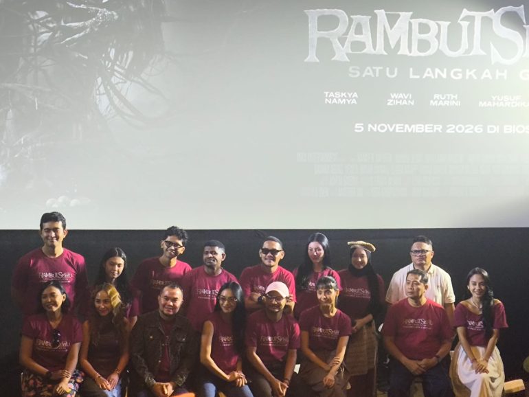 Wavi Zihan dan Taskya Namya dalam film Rambut Sewu: Satu Langkah Getih