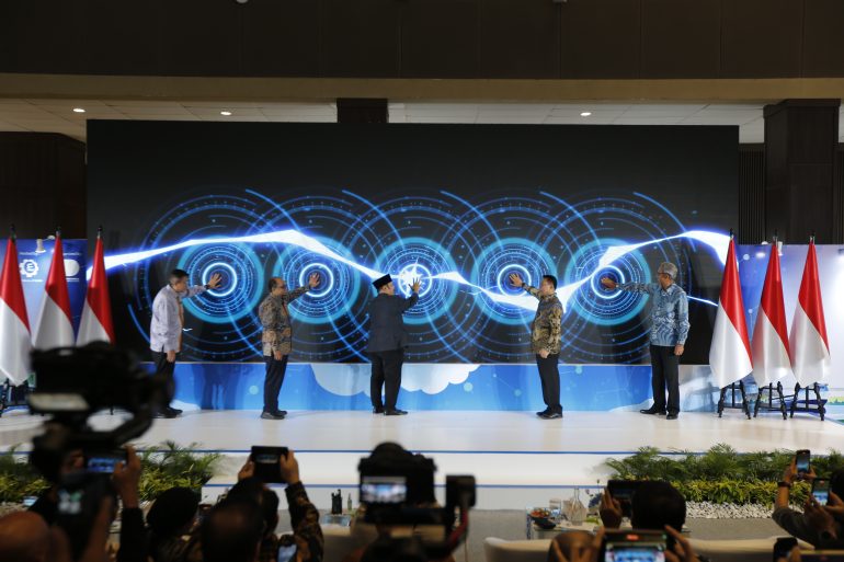 Simbolisasi pembukaan PEVS 2026 dengan layar digital