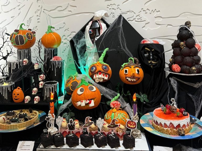 Dekorasi makanan Halloween di Hotel Ciputra JakartaTitle Image: