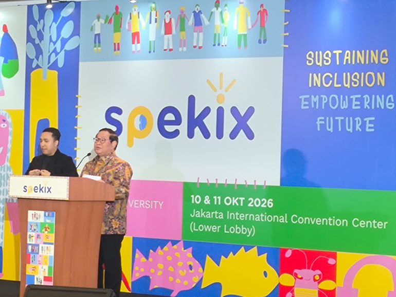 Pembukaan SPEKIX 2026 di JICC Jakarta dengan dua pembicara di atas panggung.