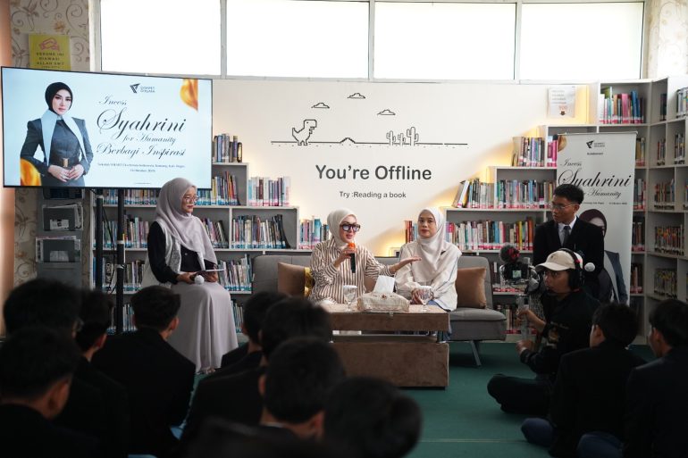 Syahrini berbagi inspirasi dengan siswa SMART Ekselensia Indonesia di Zona Madina.