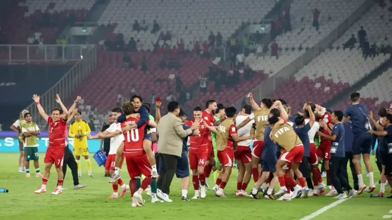 Pemain Timnas Indonesia merayakan kemenangan di lapangan